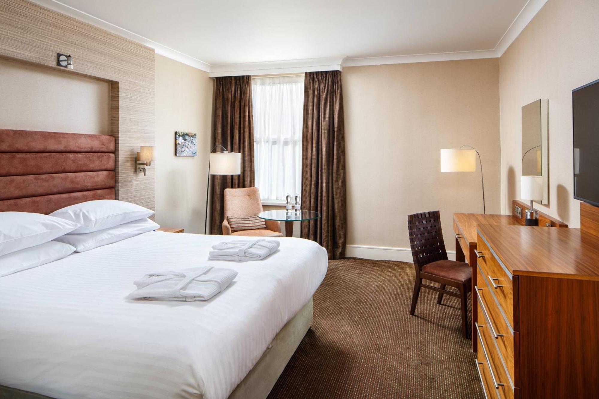 Delta Hotels By Marriott Cheltenham Chase Brockworth Exterior foto