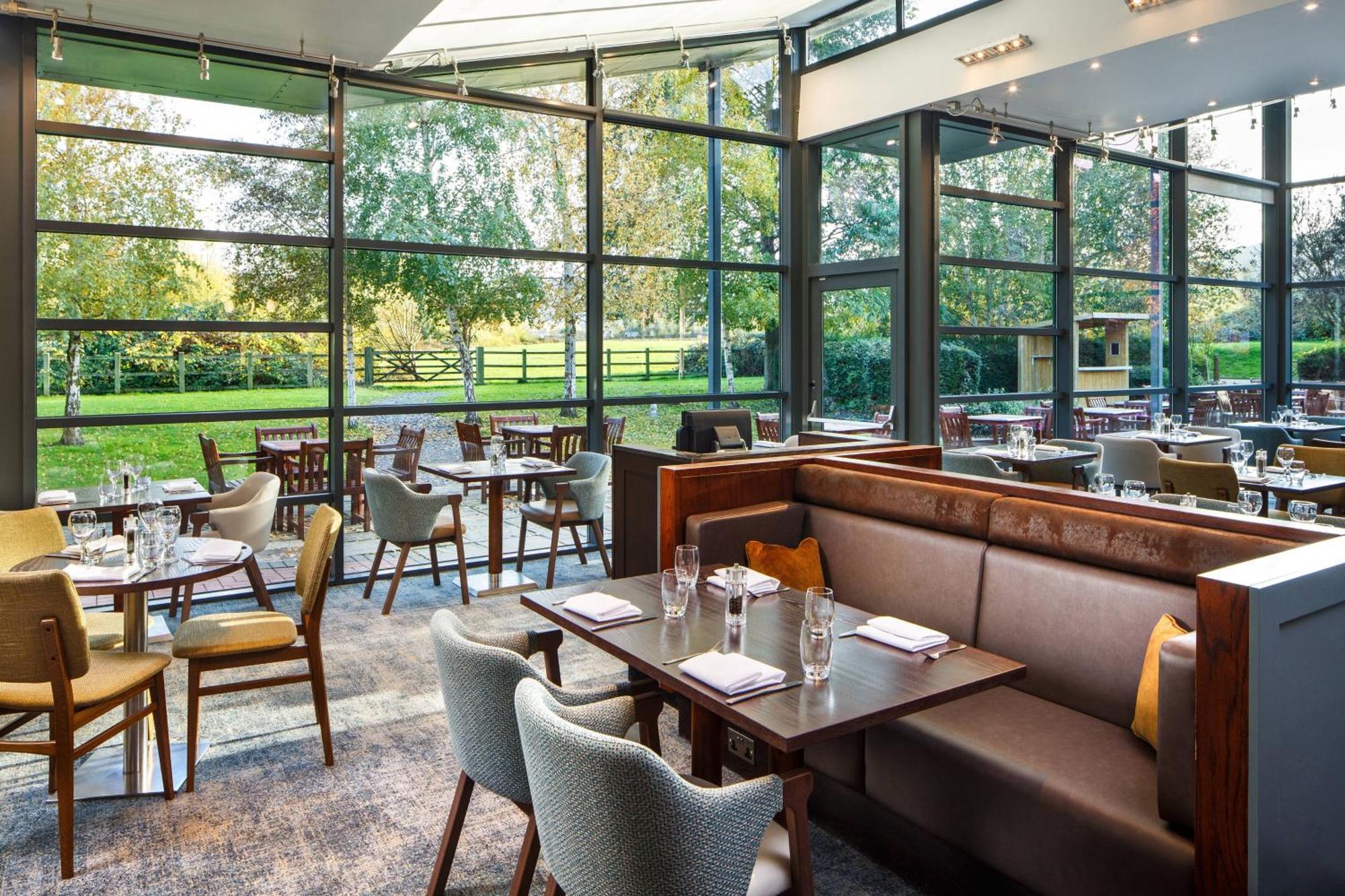 Delta Hotels By Marriott Cheltenham Chase Brockworth Exterior foto